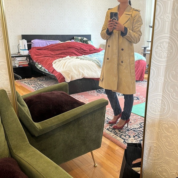 J.Crew Sophisticated Tan Trench Coat with Tailored Fit - Picture 3 of 4